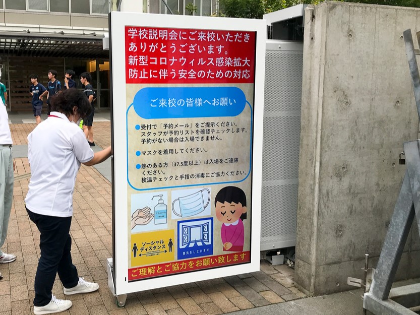 手押しで出し入れも可能