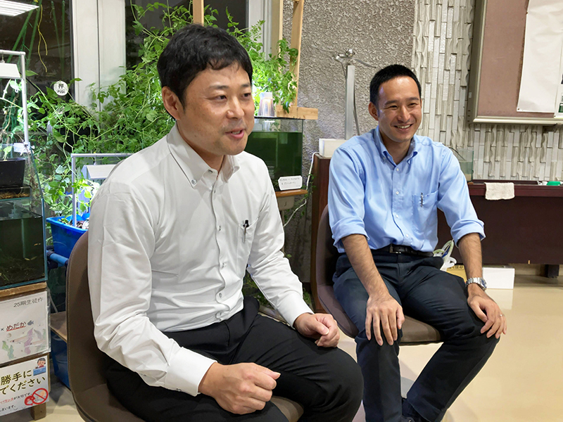 開智中学・高等学校（一貫部） 技術・家庭科　左）中里先生 　右）江島先生