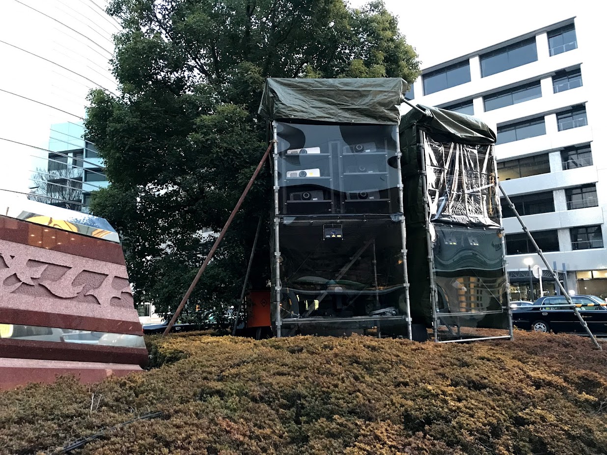屋外仮設プロジェクタ―設置写真