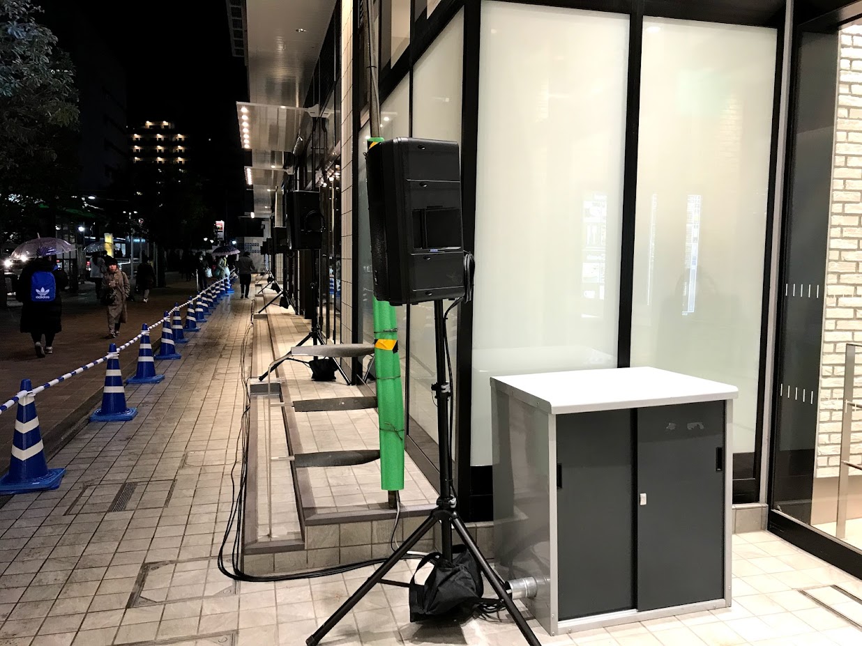 屋外仮設スピーカー設置写真